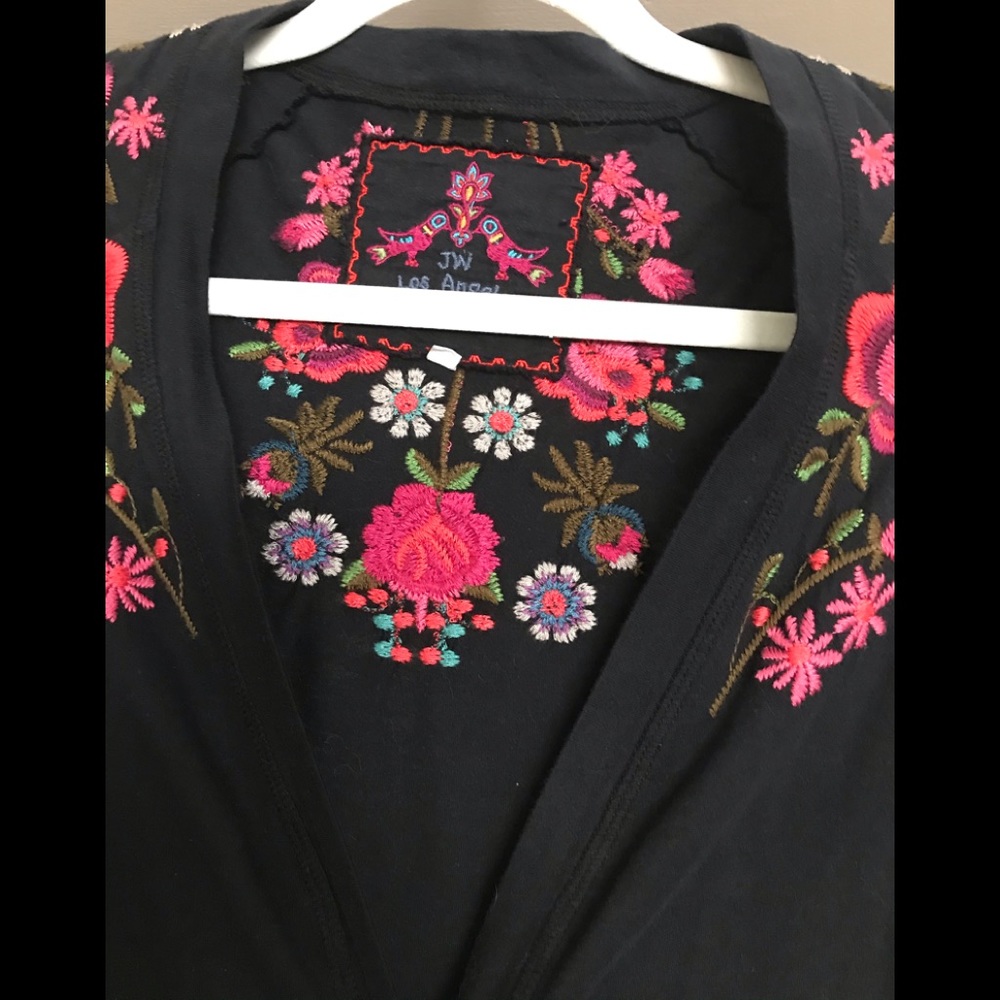 Johnny was medium black long sleeve T-shirt